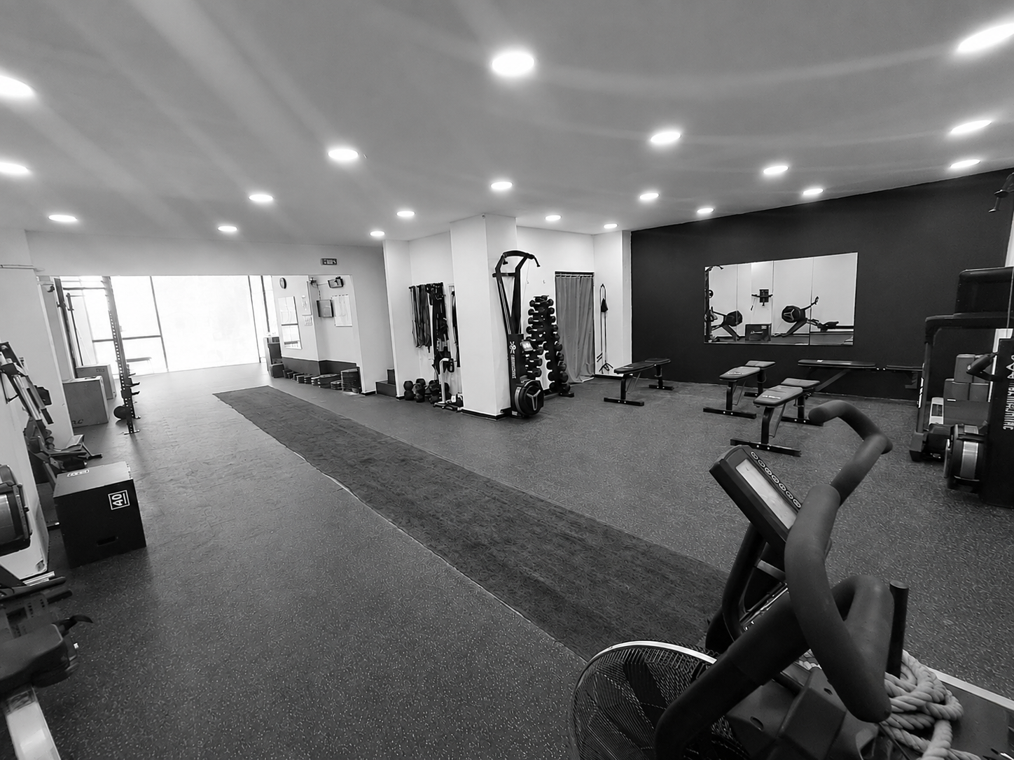 Elevate Fitness Patras — rig and open training floor